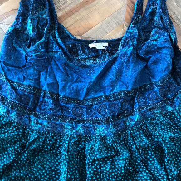 Turquoise patterned flowy top - Picture 2 of 3